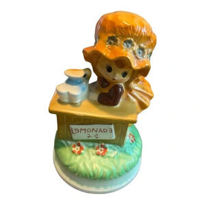 1970 Vintage Ceramic Music Box- Fred Roberts Company excellent condition!